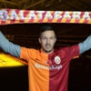 Linnes sahne alıyor