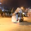 Kamyonet üzerinde tehlikeli yolculuk kamerada Kamyonet üzerinde tehlikeli yolculuk kamerada