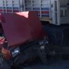 Kamyon ile otomobil çarpıştı: 5 yaralı Kamyon ile otomobil çarpıştı: 5 yaralı