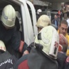Beyoğlu'nda kamyonet halk otobüsüne ile çarpıştı Beyoğlu'nda kamyonet halk otobüsüne ile çarpıştı