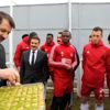 Sivas Valisi Salih Ayhan dan Sivasspor a baklava ikramı Sivas Valisi Salih Ayhan dan Sivasspor a baklava ikramı