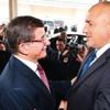 Davutoğlu: Silah bırak siyasete gel Davutoğlu: Silah bırak siyasete gel