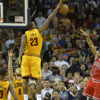 LeBron, Cleveland'ı seride öne taşıdı LeBron, Cleveland'ı seride öne taşıdı