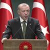 Metrobüste çıkan yangın nedeniyle seferler aksadı Metrobüste çıkan yangın nedeniyle seferler aksadı
