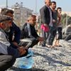 İnşaat işçileri paralarının yanışını izledi! İnşaat işçileri paralarının yanışını izledi!