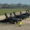 İngiltere Estonya'ya 5 Apache helikopteri sevk etti İngiltere Estonya'ya 5 Apache helikopteri sevk etti