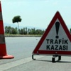 Otomobil bahçeye uçtu: 2 yaralı