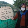Koronaya karşı aldığı önlem herkesi şaşırttı. Bahçe kapısına yazdığı yazıyı gören geri dönüyor