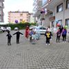 Evden çıkamayan çocuklara Palyaçolu sürpriz