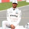Lewis Hamilton anlaşmayı imzaladı Lewis Hamilton anlaşmayı imzaladı