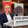 Demet Sabancı Çetindoğan: Kadınlar düşük maaşlarla çalıştırılıyor, içime sindiremiyorum Demet Sabancı Çetindoğan: Kadınlar düşük maaşlarla çalıştırılıyor, içime sindiremiyorum