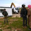 İsrail El Halil'de bir okula ait konteyner sınıfa el koydu İsrail El Halil'de bir okula ait konteyner sınıfa el koydu