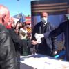 Midyat ta pazar esnafına eldiven ve maske dağıtıldı Midyat ta pazar esnafına eldiven ve maske dağıtıldı