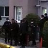 Uzaklaştırma kararı bulunan koca, boşanma aşamasındaki eşini ve kızını rehin aldı Uzaklaştırma kararı bulunan koca, boşanma aşamasındaki eşini ve kızını rehin aldı