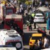 Otomobil durağa daldı: Yaralılar var Otomobil durağa daldı: Yaralılar var