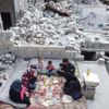 İdlib'de, yıkıntılar üzerinde iftar