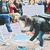 Üniversitelilerden makarnalı protesto Üniversitelilerden makarnalı protesto