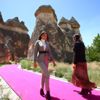 Peribacaları arasında moda defilesi düzenlendi Peribacaları arasında moda defilesi düzenlendi