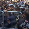 Kadıköy'de derbi öncesi taraftar ile polis arasında tartışma çıktı