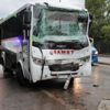 Polis servis aracı ile otobüs çarpıştı. 8 yaralı