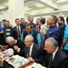 Kılıçdaroğlu Mersin' de işçilerle yemek yedi Kılıçdaroğlu Mersin' de işçilerle yemek yedi