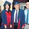 Üniversiteden kızıyla birlikte mezun oldu
