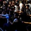 Polis köprüden yürümek isteyenlere izin vermedi Polis köprüden yürümek isteyenlere izin vermedi