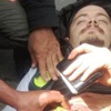 Bir gösterici bıçaklandı