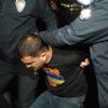 Polisin önünde havaya ateş açıp kaçtılar
