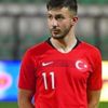 Galatasaray, Halil İbrahim Dervişoğlu'na imzayı attırdı Galatasaray, Halil İbrahim Dervişoğlu'na imzayı attırdı