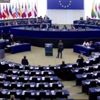 Juncker Avrupa Parlamentosu'na sinirlendi