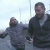 Irkçı İtalyan siyasetçi muhabirin burnunu kırdı