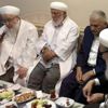 İsmailağa ziyaretinde dikkat çeken ayrıntı İsmailağa ziyaretinde dikkat çeken ayrıntı