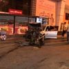 OTOMOBİL BARİYERLERE ÇARPTI, YOLA DÖKÜLEN YAĞ VE PARÇALAR ... OTOMOBİL BARİYERLERE ÇARPTI, YOLA DÖKÜLEN YAĞ VE PARÇALAR ...