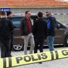 Park halindeki otomobilde erkek cesedi bulundu Park halindeki otomobilde erkek cesedi bulundu