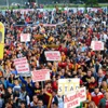 İzmir'de isyan: Çaldıklarınızı değil, stadımızı istiyoruz İzmir'de isyan: Çaldıklarınızı değil, stadımızı istiyoruz