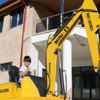 Bu ekskavatörü çocuklar kullanıyor Bu ekskavatörü çocuklar kullanıyor