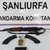 Evinde Kalaşnikof Tüfek Bulundu, Tutuklandı Evinde Kalaşnikof Tüfek Bulundu, Tutuklandı