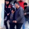 Eşi çiçeği kabul etmeyince çatıya çıktı Eşi çiçeği kabul etmeyince çatıya çıktı
