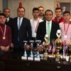 Şampiyonluk sevinçlerini Kaymakam Uçgun la paylaştılar Şampiyonluk sevinçlerini Kaymakam Uçgun la paylaştılar