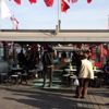 Eminönü ndeki balıkçı teknelerinde satış devam ediyor Eminönü ndeki balıkçı teknelerinde satış devam ediyor