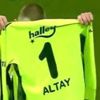 Szalai golü atar atmaz Altay'ın formasına koştu ve arkadaşına mesaj yolladı Szalai golü atar atmaz Altay'ın formasına koştu ve arkadaşına mesaj yolladı
