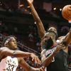 James Harden Rockets'a galibiyeti getirdi