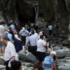 Sıcaktan Bunalan Vatandaşlar Buz Gibi Şelalede Serinliyor Sıcaktan Bunalan Vatandaşlar Buz Gibi Şelalede Serinliyor