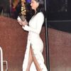 Adriana Lima elinden hamburgeri düşürmedi Adriana Lima elinden hamburgeri düşürmedi