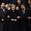 Merkel ve Gauck'tan kol kola hoşgörü mesajı Merkel ve Gauck'tan kol kola hoşgörü mesajı