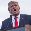 Trump'ı protesto eden başörtülü kadın salondan çıkarıldı Trump'ı protesto eden başörtülü kadın salondan çıkarıldı