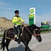 Ata binen polis memuru ilgi topladı Ata binen polis memuru ilgi topladı