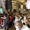 Pazarda alışveriş yapanlar sosyal mesafeye uymadı Pazarda alışveriş yapanlar sosyal mesafeye uymadı