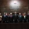 Erdoğan ona yer açtı, o tokalaşmadı Erdoğan ona yer açtı, o tokalaşmadı